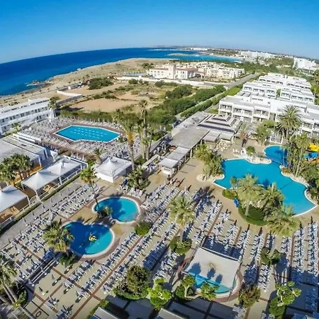 Sunwing Sandy Bay Village