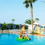 Sunwing Sandy Bay Village Lejlighedshotel 4*