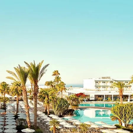 아파트호텔 Sunwing Sandy Bay Village 4*
