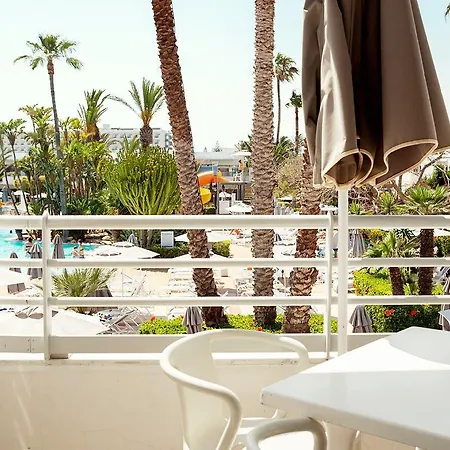 מלון דירות Sunwing Sandy Bay Village